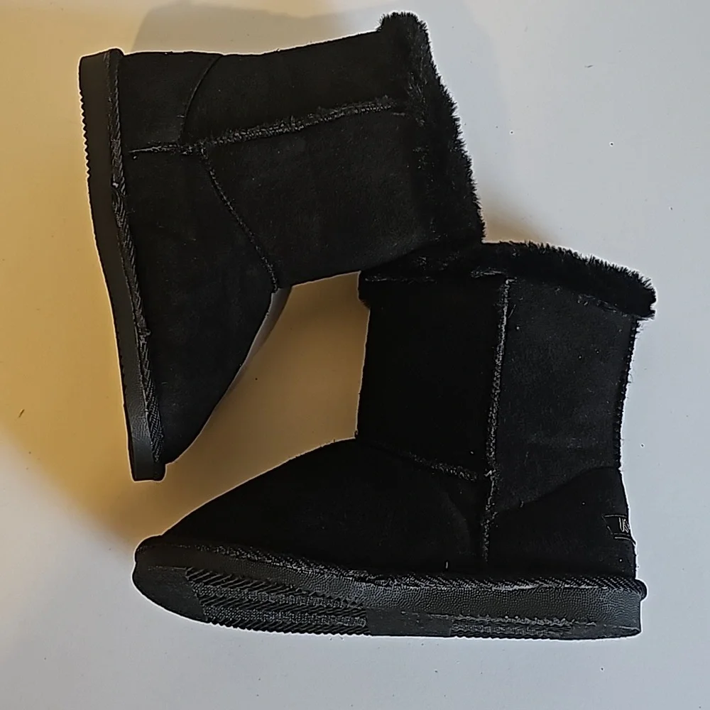 US Sports Girl's Black, faux fur lined, Suede Boots‎ Size 2